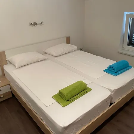 Nika's Oasis Apartment *
