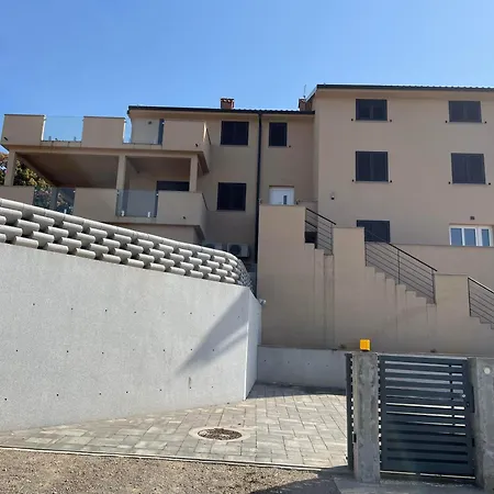Nika's Oasis Apartment